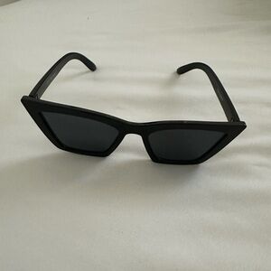 Black square sunglasses